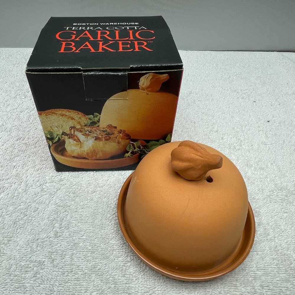 NIB Boston Warehouse Terra Cotta Garlic Baker, Dome/Saucer 3 1/2" T x 3 3/4" D